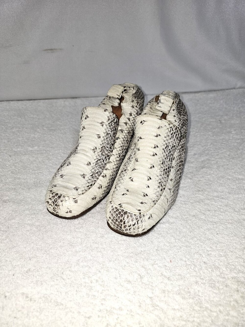 Eva Credo Alhambra White Snakeskin Block Heel glove Loafers Pumps Size 8.5